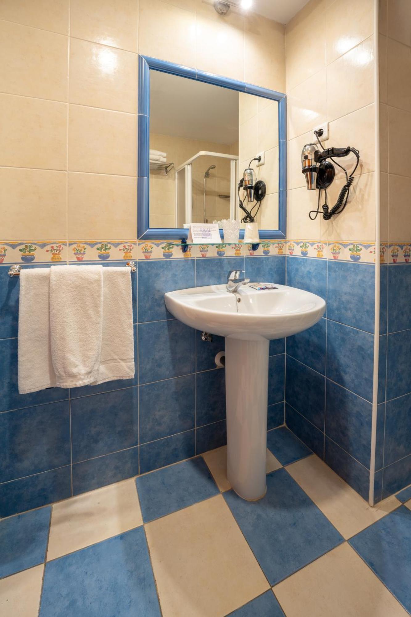 Romerito Málaga Cameră foto